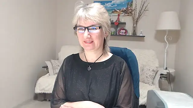 Snapshot of FleurMays chatting on 02-12-26, 04:01 FleurMays online show from 02-12-26, 04:01