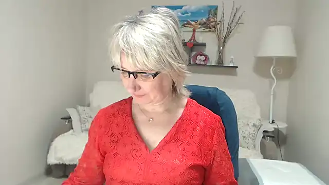 Snapshot of FleurMays chatting on 02-15-26, 07:51 FleurMays online show from 02-15-26, 07:51