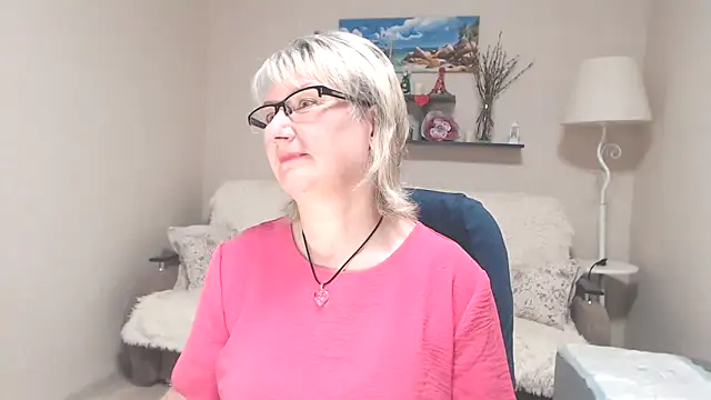 Snapshot of FleurMays chatting on 06-14-26, 06:14 FleurMays online show from 06-14-26, 06:14