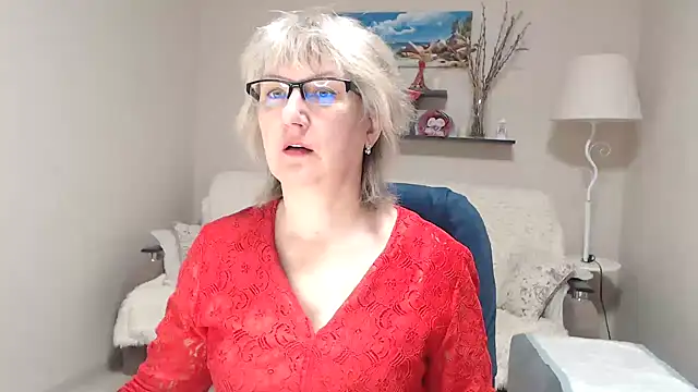 Snapshot of FleurMays chatting on 02-17-26, 04:43 FleurMays online show from 02-17-26, 04:43