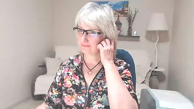 Snapshot of FleurMays chatting on 06-25-26, 05:12 FleurMays online show from 06-25-26, 05:12