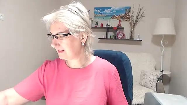 Snapshot of FleurMays chatting on 02-24-26, 05:52 FleurMays online show from 02-24-26, 05:52