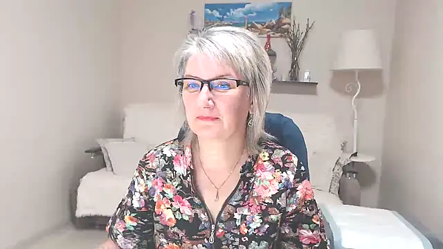 Snapshot of FleurMays chatting on 06-23-26, 03:04 FleurMays online show from 06-23-26, 03:04
