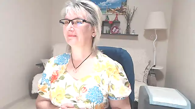 Snapshot of FleurMays chatting on 06-21-26, 04:29 FleurMays online show from 06-21-26, 04:29