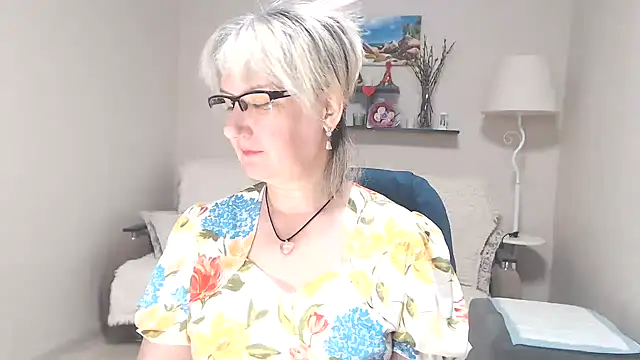 Snapshot of FleurMays chatting on 06-19-26, 02:28 FleurMays online show from 06-19-26, 02:28