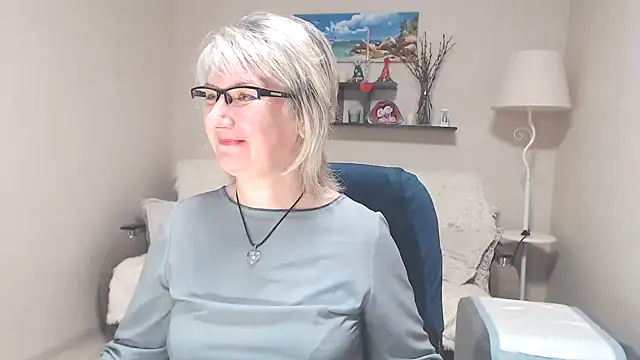 Snapshot of FleurMays chatting on 06-30-26, 05:07 FleurMays online show from 06-30-26, 05:07