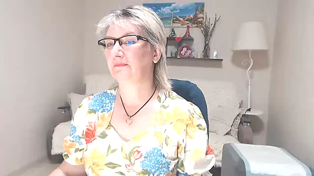 Snapshot of FleurMays chatting on 06-27-26, 03:56 FleurMays online show from 06-27-26, 03:56