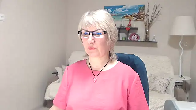 Snapshot of FleurMays chatting on 02-11-26, 04:12 FleurMays online show from 02-11-26, 04:12