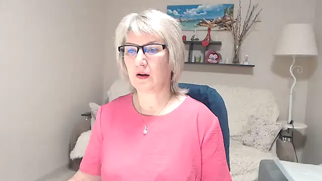 Snapshot of FleurMays chatting on 01-19-26, 06:28 FleurMays online show from 01-19-26, 06:28