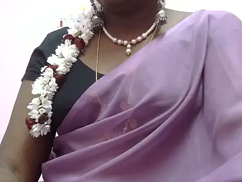 Snapshot of Hot_akshara chatting on 01-05-26, 05:27 Hot akshara online show from 01-05-26, 05:27