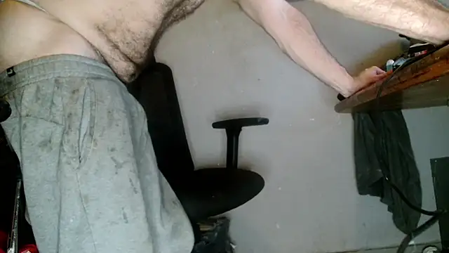 Snapshot of Gigadickman chatting on 01-01-25, 02:42 Gigadickman online show from 01-01-25, 02:42