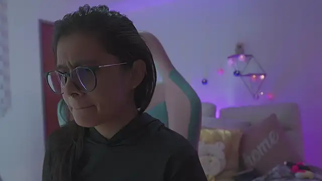 megan ssmith  online show from 11-12-25, 09:18