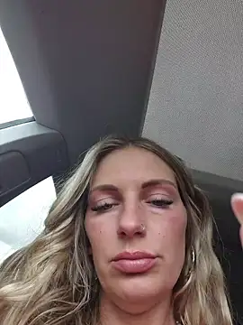 Snapshot of Lydie_off chatting on 05-17-26, 11:54 Lydie off online show from 05-17-26, 11:54