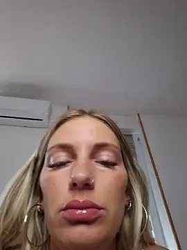 Snapshot of Lydie_off chatting on 05-24-26, 09:09 Lydie off online show from 05-24-26, 09:09