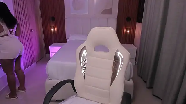 Leah Sweetie online show from 11-04-25, 10:19