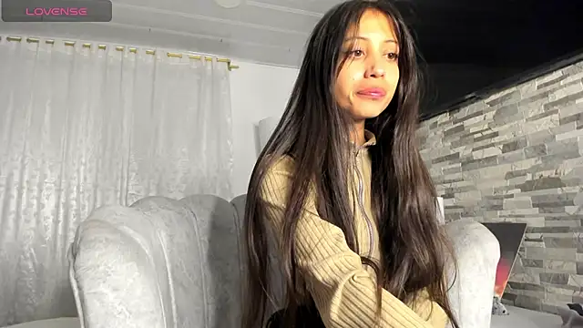 Snapshot of Loren_parissi chatting on 03-12-25, 03:13 Loren parissi online show from 03-12-25, 03:13