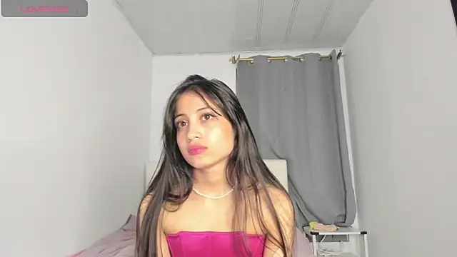 Snapshot of Loren_parissi chatting on 12-06-24, 02:40 Loren parissi online show from 12-06-24, 02:40