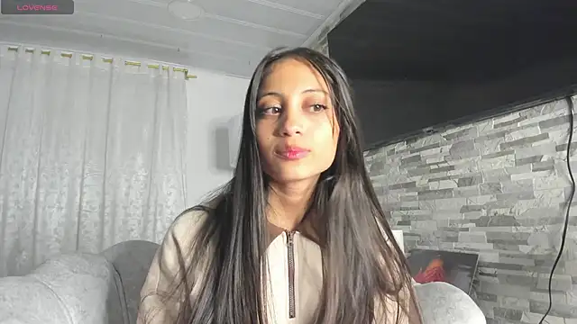Snapshot of Loren_parissi chatting on 02-19-25, 02:12 Loren parissi online show from 02-19-25, 02:12