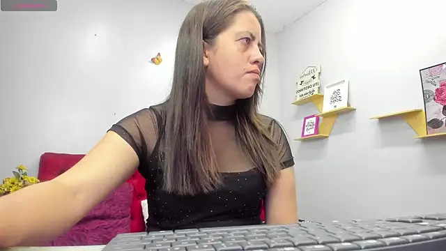 Snapshot of kathina_giraldo chatting on 10-09-25, 12:38 kathina giraldo online show from 10-09-25, 12:38