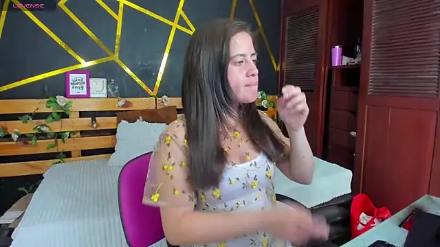 Snapshot of kathina_giraldo chatting on 10-20-25, 01:00 kathina giraldo online show from 10-20-25, 01:00