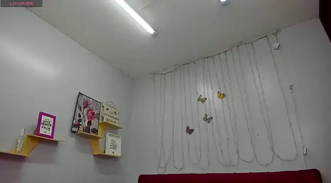 Snapshot of kathina_giraldo chatting on 03-22-25, 12:35 kathina giraldo online show from 03-22-25, 12:35