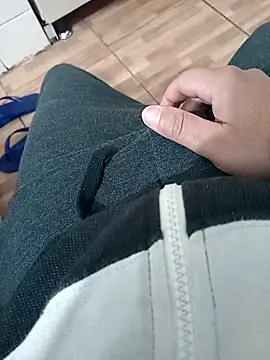 lele9457 online show from 10-24-25, 08:57