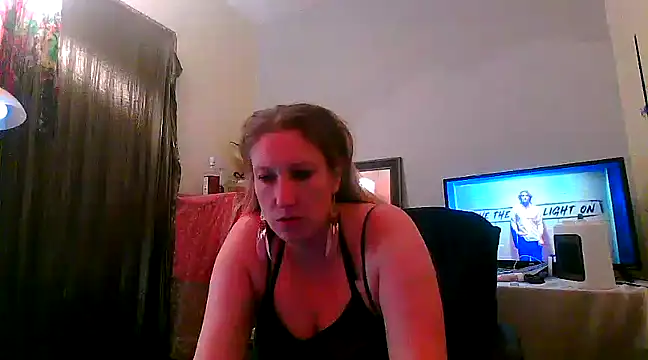 Snapshot of lilyhornyhousewife chatting on 03-18-25, 08:06 lilyhornyhousewife online show from 03-18-25, 08:06