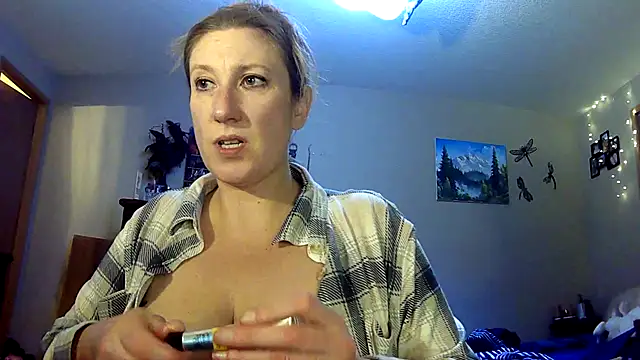 Snapshot of lilyhornyhousewife chatting on 01-31-25, 11:13 lilyhornyhousewife online show from 01-31-25, 11:13