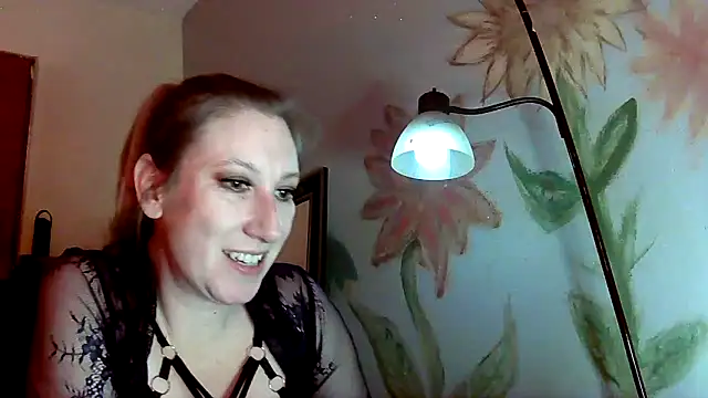 Snapshot of lilyhornyhousewife chatting on 12-29-24, 11:18 lilyhornyhousewife online show from 12-29-24, 11:18