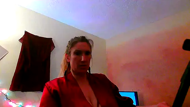 Snapshot of lilyhornyhousewife chatting on 01-05-25, 09:15 lilyhornyhousewife online show from 01-05-25, 09:15