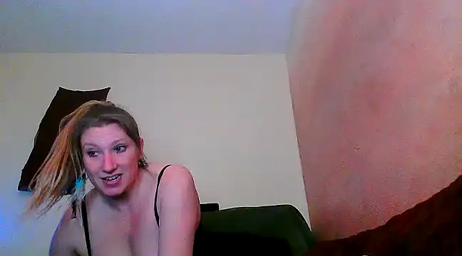 Snapshot of lilyhornyhousewife chatting on 03-17-25, 02:30 lilyhornyhousewife online show from 03-17-25, 02:30