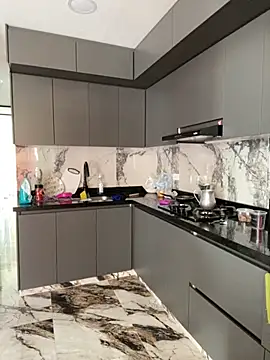 Snapshot of oliver_Lz chatting on 10-09-25, 02:17 oliver Lz online show from 10-09-25, 02:17