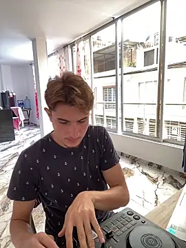 Snapshot of oliver_Lz chatting on 02-25-26, 03:12 oliver Lz online show from 02-25-26, 03:12