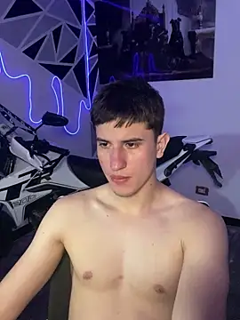 Snapshot of oliver_Lz chatting on 03-01-25, 07:41 oliver Lz online show from 03-01-25, 07:41