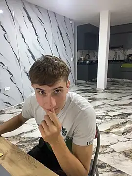 Snapshot of oliver_Lz chatting on 10-29-25, 06:12 oliver Lz online show from 10-29-25, 06:12