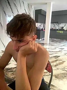 Snapshot of oliver_Lz chatting on 11-15-25, 07:51 oliver Lz online show from 11-15-25, 07:51