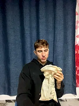 Snapshot of oliver_Lz chatting on 10-21-25, 05:29 oliver Lz online show from 10-21-25, 05:29