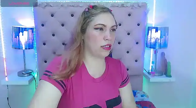 Snapshot of HannahEmmax2 chatting on 03-23-25, 01:09 HannahEmmax2 online show from 03-23-25, 01:09