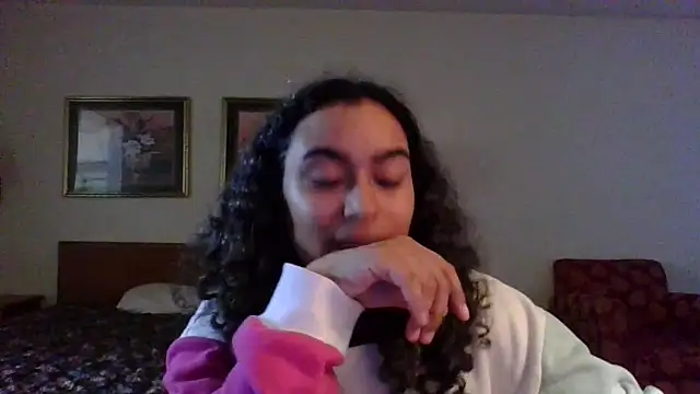 cinnaminnie online show from 12-26-24, 03:53