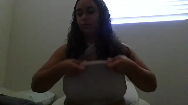 cinnaminnie online show from 10-16-25, 04:37