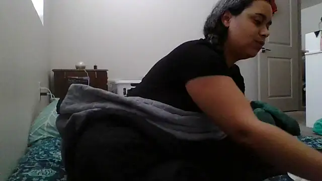 cinnaminnie online show from 10-05-25, 08:32