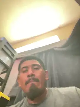 twohightwonut805 online show from 10-26-25, 06:08