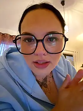 Snapshot of Jujuicy_97 chatting on 06-12-26, 04:10 Jujuicy 97 online show from 06-12-26, 04:10