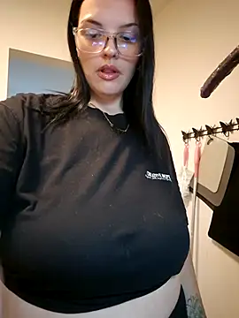 Jujuicy 97 online show from 10-27-25, 04:19