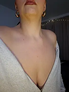 Jujuicy 97 online show from 12-05-25, 06:39