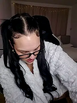 Jujuicy 97 online show from 12-17-25, 08:25