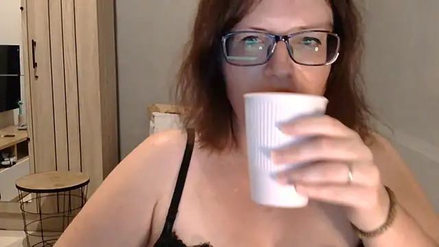 Snapshot of CrimsonMistress chatting on 10-10-25, 10:10 CrimsonMistress online show from 10-10-25, 10:10