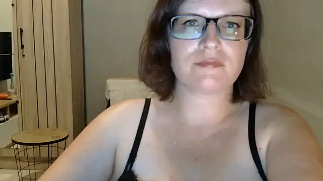 Snapshot of CrimsonMistress chatting on 10-14-25, 10:42 CrimsonMistress online show from 10-14-25, 10:42