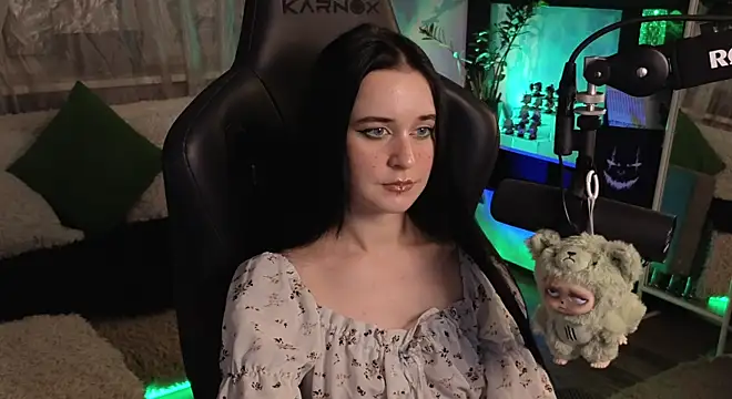 KiraLiLime online show from 11-04-25, 10:13