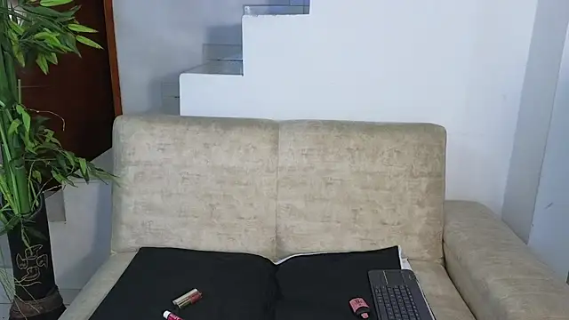 Lorenne Miller online show from 11-11-25, 02:39